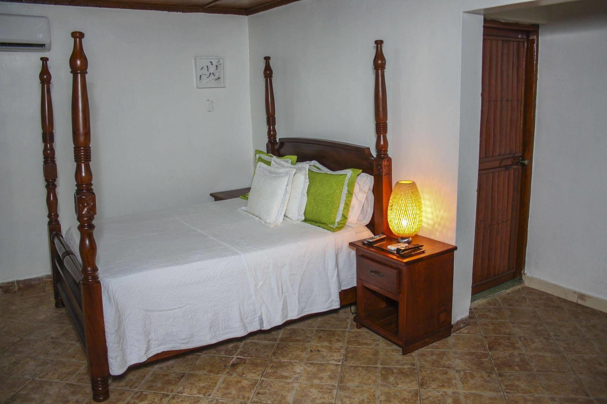 Hotel Sea Breeze Paraiso  Exterior photo
