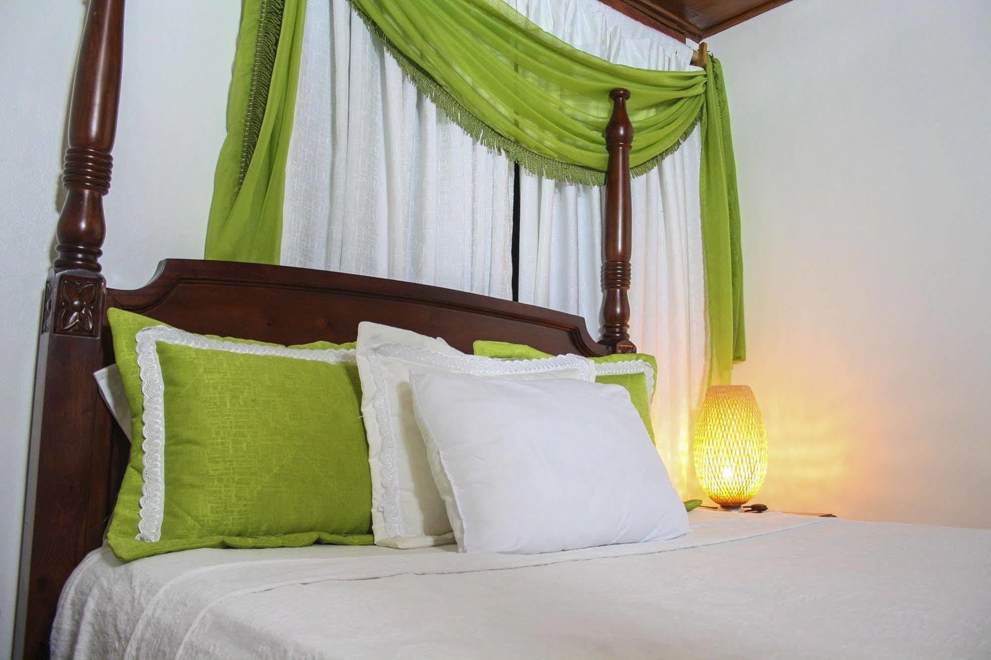Hotel Sea Breeze Paraiso  Exterior photo